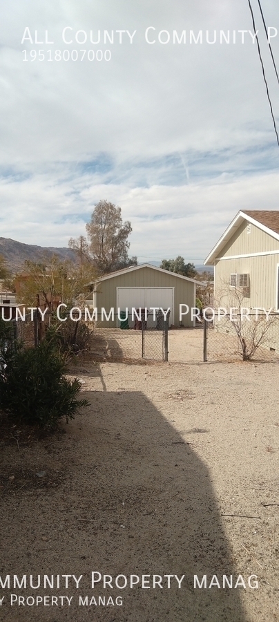 Building Photo - Single Family Home in 29 Palms!