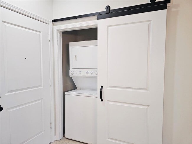 Building Photo - 870 Mayson Turner Rd NW