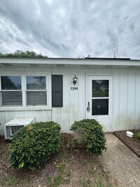 Building Photo - 7594 Bellehaven Dr