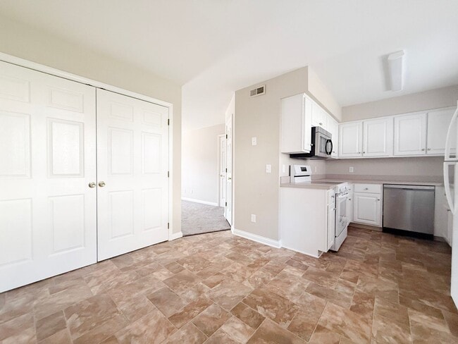 Building Photo - 42 Eastgate Cir