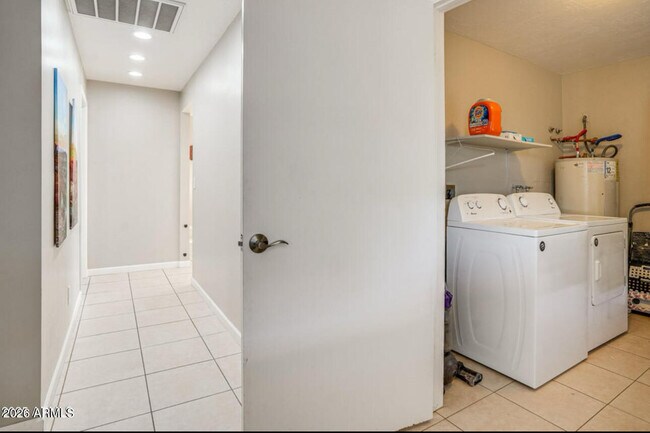 Building Photo - 9819 N 67th Dr