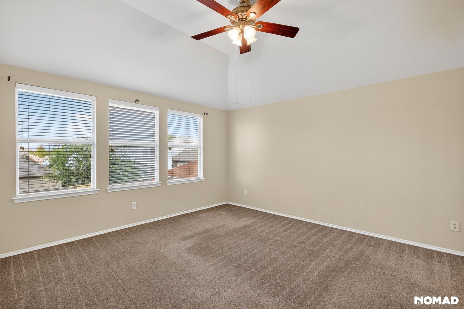 Building Photo - 1725 Bluebird Dr