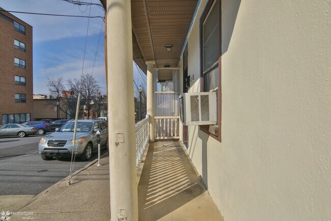 Building Photo - 419 Vine St