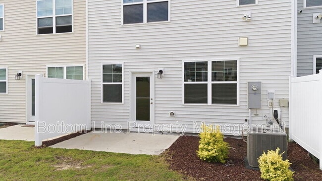 Building Photo - 5038 Kota St