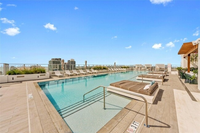 Building Photo - 1010 Brickell Ave