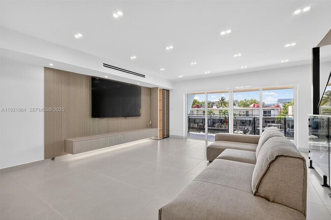 Building Photo - 3830 NE 171 St