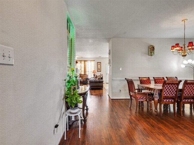 Building Photo - 5514 Gatesprings Ln