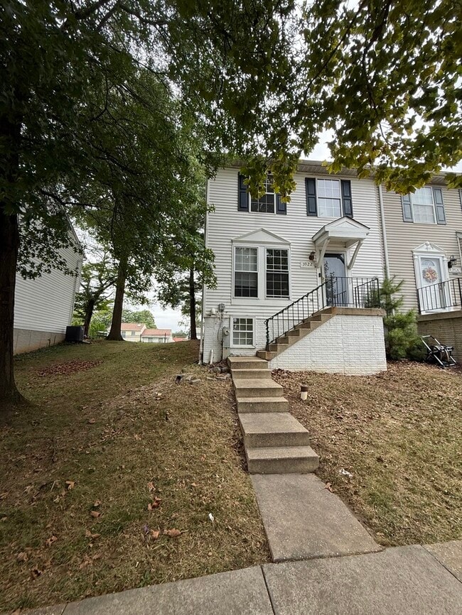 Building Photo - 3 Bedroom Pikesville