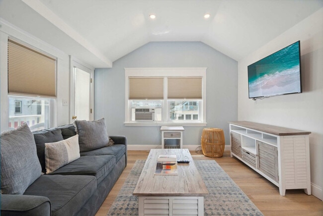 Primary Photo - 61 Ocean Blvd