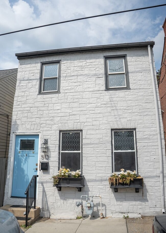 Primary Photo - 513 Poplar St