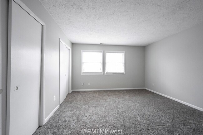Building Photo - "Charming 2-Bed Haven with 1.5 Baths in Indianapolis – Cozy Living Awaits!"