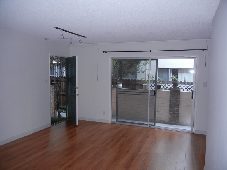 Building Photo - 12029 Goshen Ave