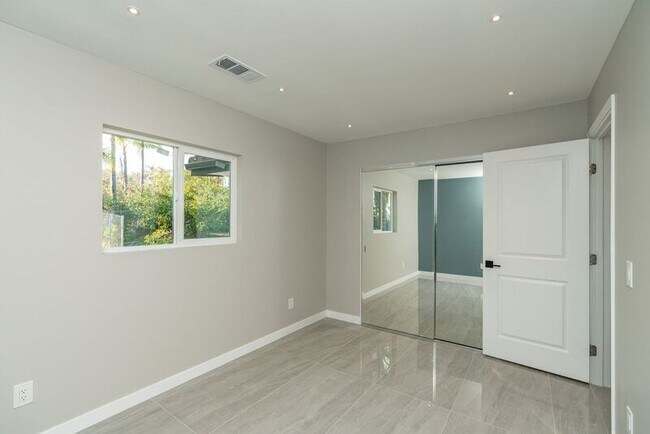 Building Photo - 6088 De La Rosa Ln