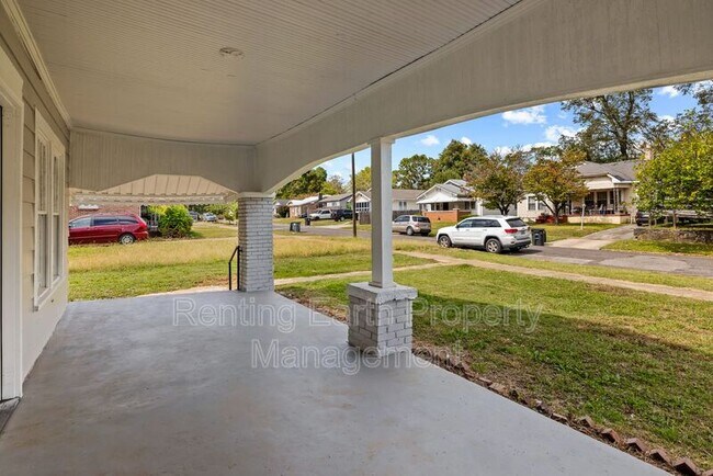 Building Photo - 1625 51st St Ensley