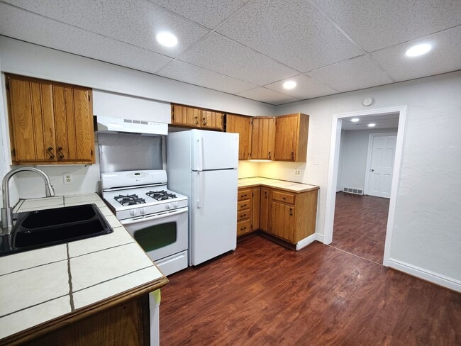 Building Photo - *Recently Updated 2BD/1.5BA Duplex Availab...