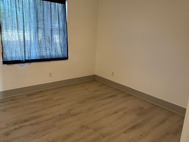 Building Photo - Lake view is quiet