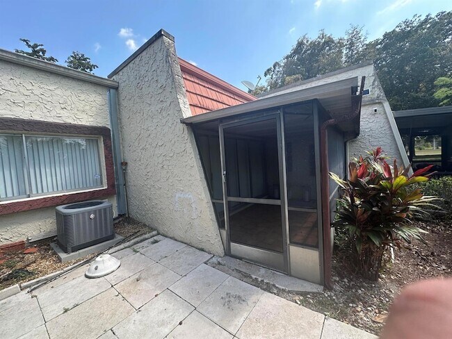 Building Photo - 9428 Oakburst Ln