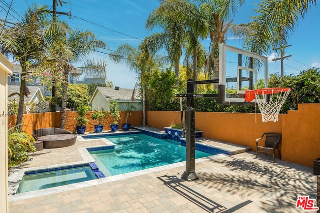 Building Photo - 224 Sunridge St