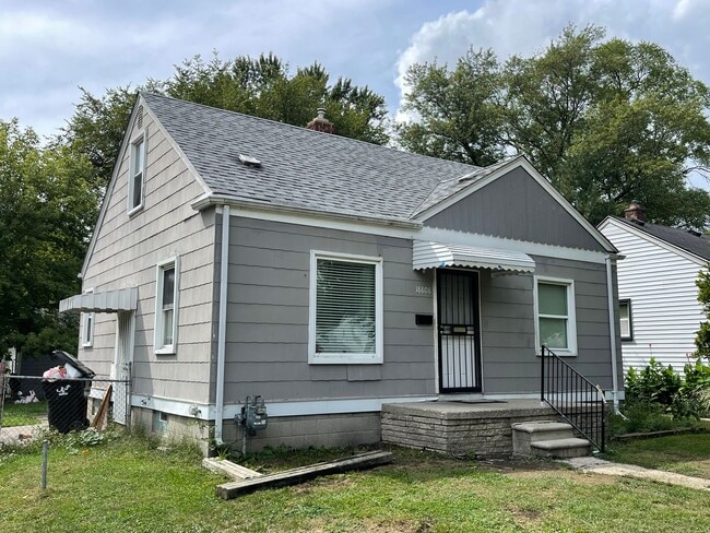 Building Photo - 3 Bedroom one and a half bath Rent Ready section 8 Welcome