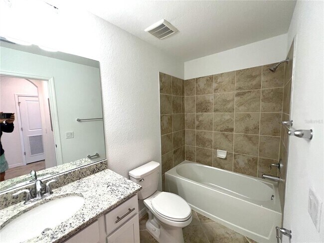Building Photo - 14041 Heritage Landing Blvd