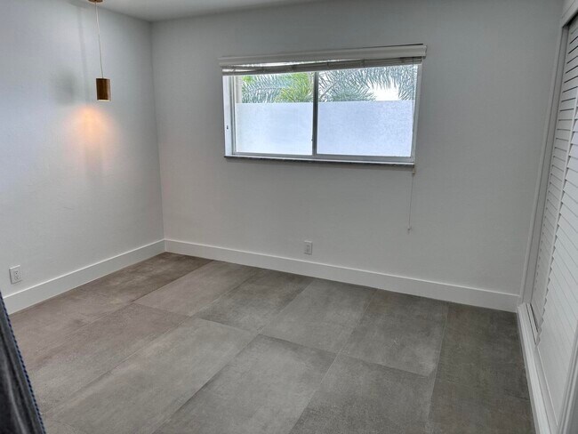 Building Photo - 330 N Federal Hwy