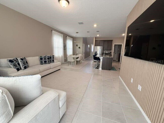 Building Photo - 2293 Treasure Hill St