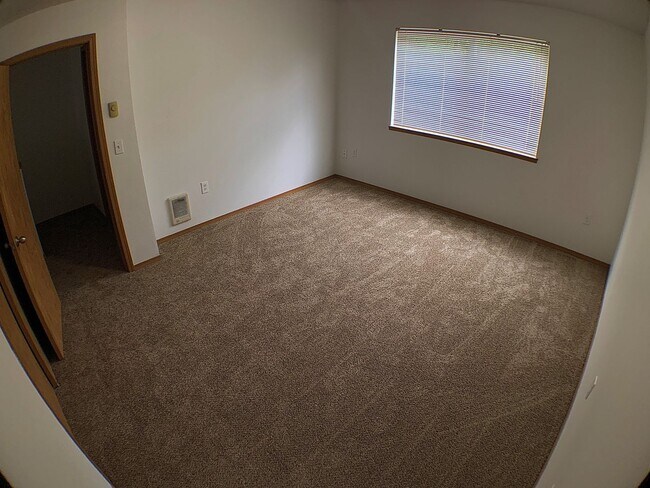 Building Photo - 5235-5237 Springcrest Drive S