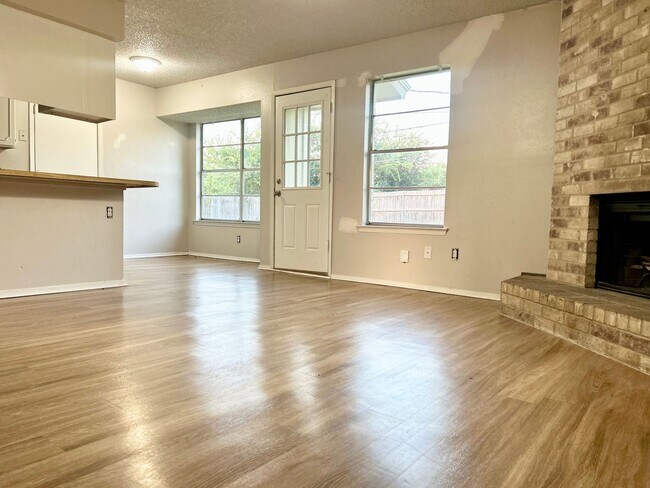 Building Photo - Home is located in sought-after neighborhood