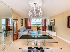 Building Photo - 1410 S Ocean Dr