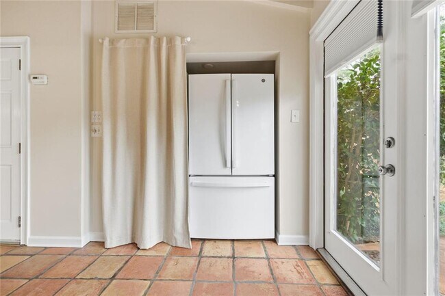 Building Photo - 3302 Wynn Dr