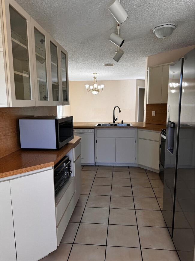 Building Photo - 401 NW 23rd St