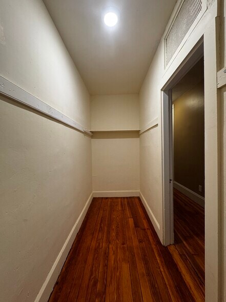 Building Photo - 42 Calvin St