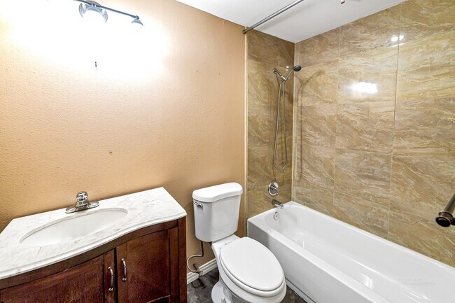 Building Photo - 10137 Waterstone Dr