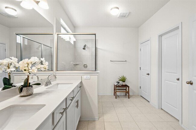 Building Photo - 211 Brookside St