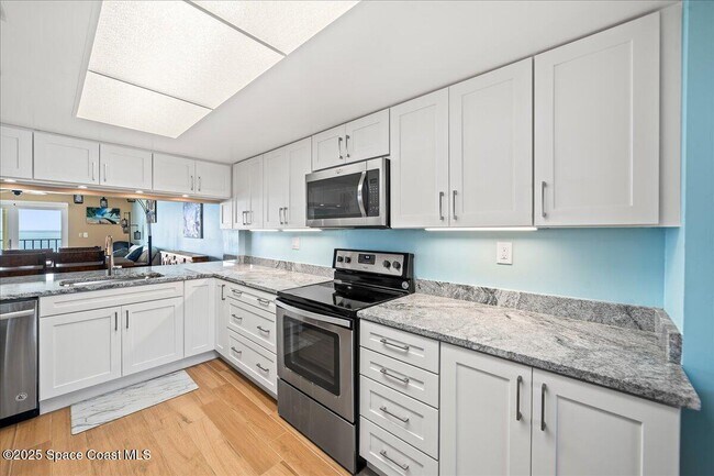 Building Photo - 3220 River Villa Way