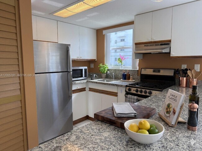 Building Photo - 3052 SW 27th Ave