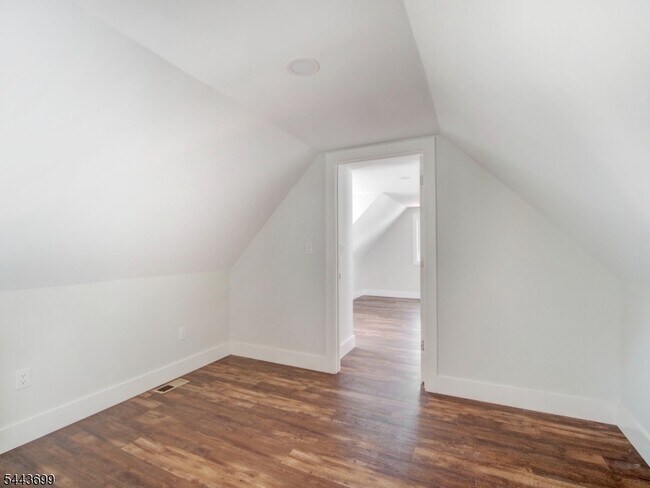 Building Photo - 60 Montague Pl
