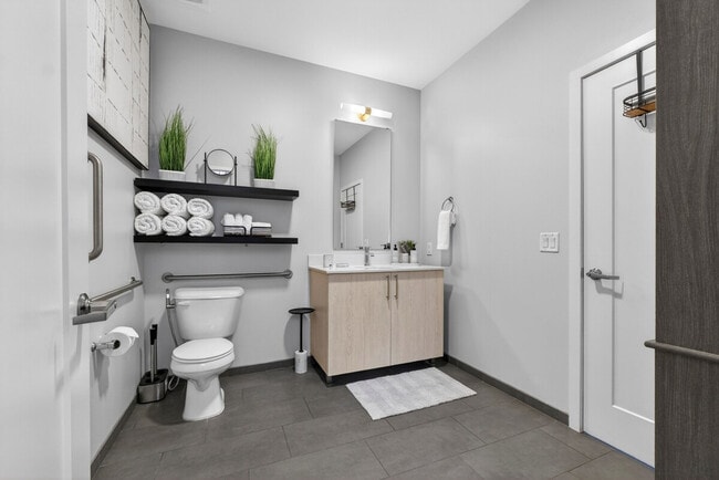 Building Photo - 1424 N Park Pl