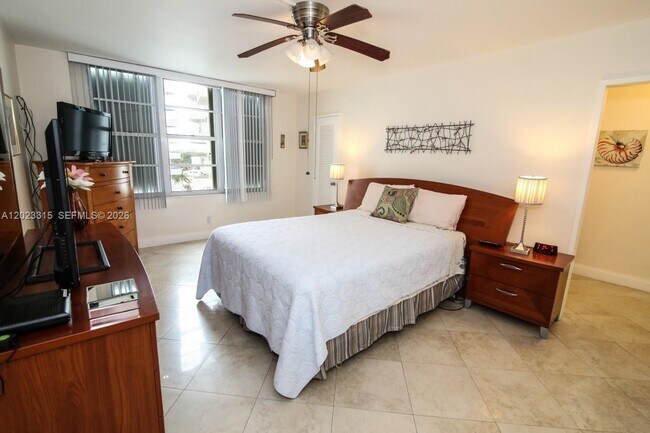 Building Photo - 5151 Collins Ave