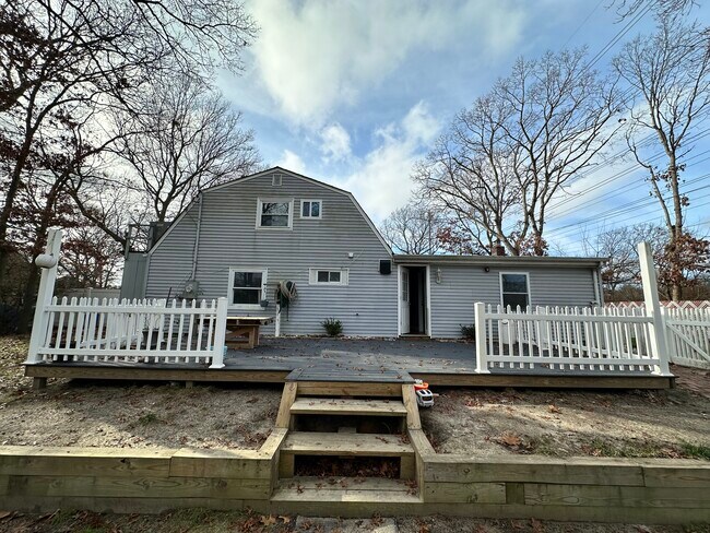 Building Photo - 125 Holbrook Rd