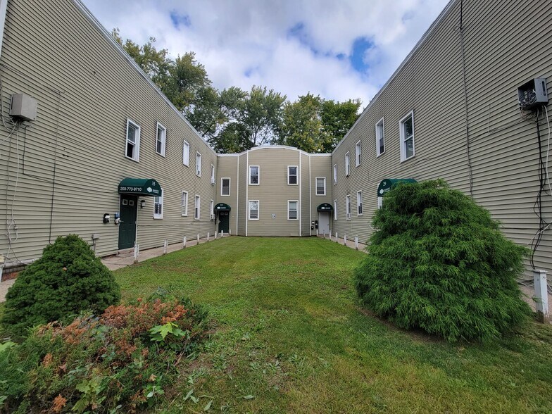 Building Photo - 33 Dickerman St