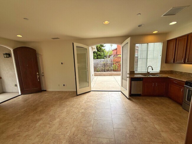 Building Photo - 1099 Buena Vista Way