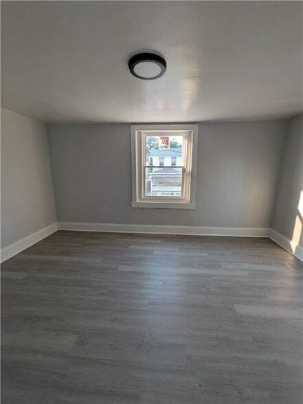 Building Photo - 241 E 18th Ave