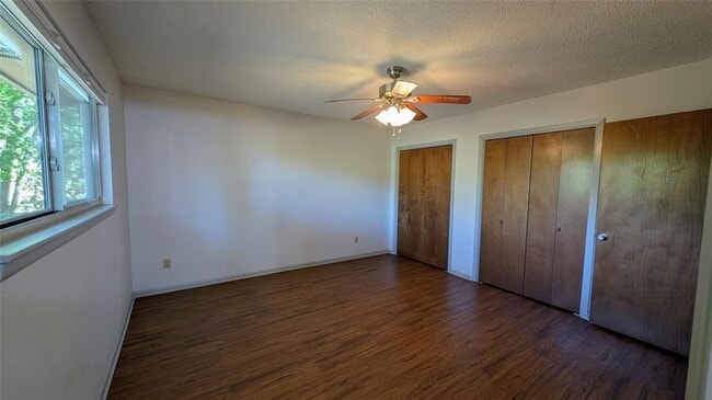 Building Photo - 114 Chaparral St