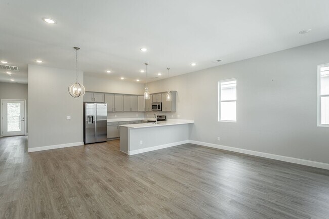 Building Photo - Brand new 3 bedroom 2 bath