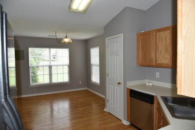 Building Photo - Cozy, 3BR/2BA ranch style home with an open floorplan