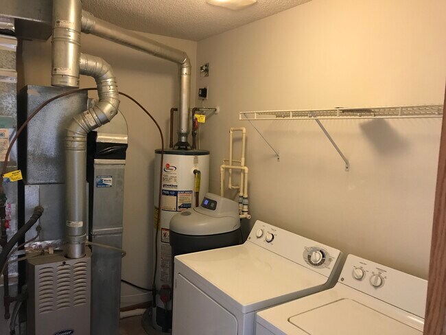 Building Photo - 676 Cobblestone Way