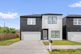 Building Photo - 4321 McKinley St