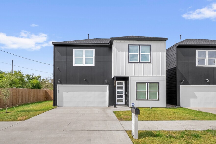 Front - 4321 McKinley St