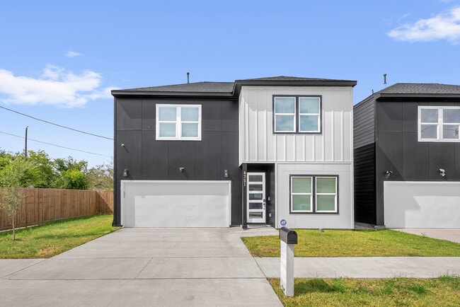 Building Photo - 4321 McKinley St